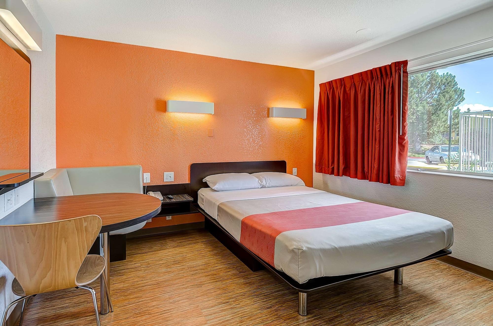 Park Inn By Radisson, Торнтон Экстерьер фото