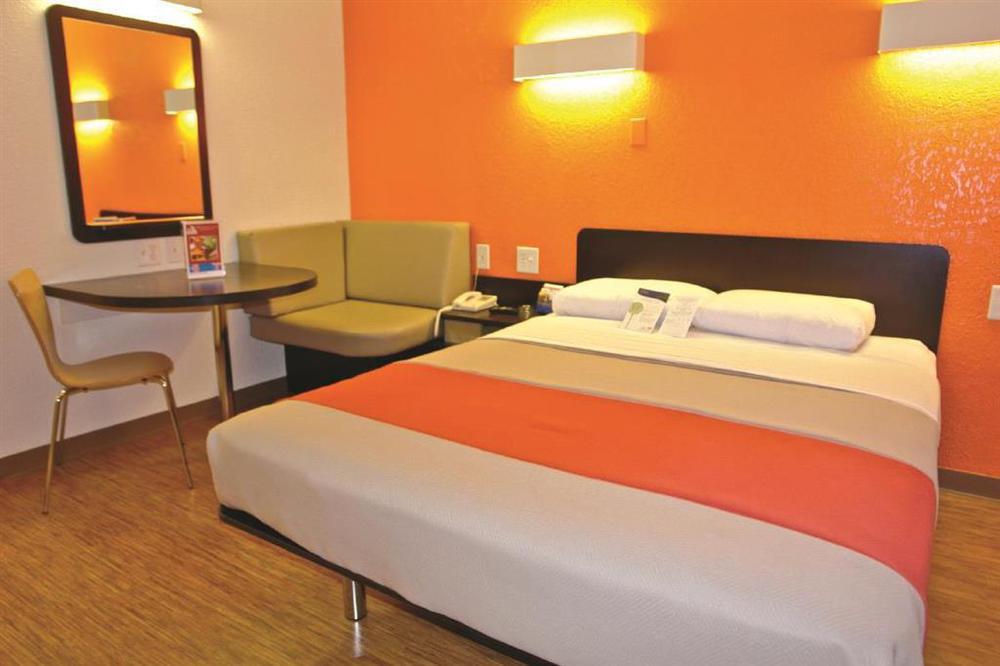 Park Inn By Radisson, Торнтон Номер фото